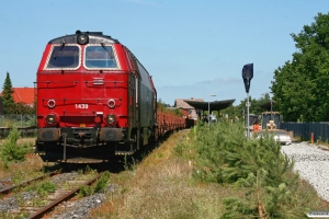 NEG MZ 1439+læssede skinnevogne. Tønder 27.06.2011.