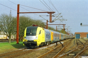 NNVG ES 64 U2-021+Av+AR+Bomz+Bo+Bo+Bo som DFR 84125 Pa-Hamburg Hbf. Padborg 25.04.2003.