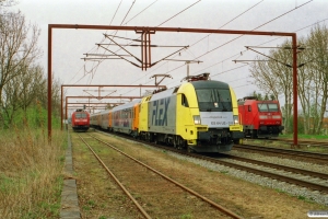NNVG ES 64 U2-019+Av+AR+Bomz+Bo+Bo+Bo som DFR 84131 Pa-Hamburg Hbf. Padborg 25.04.2003.