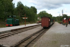 ÖSlJ Lok 16 løber om på tog P 20. Läggesta Nedre 28.08.2011.