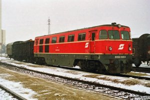 ÖBB 2050 008-8 rangerer. Weitersfeld 19.04.1991.