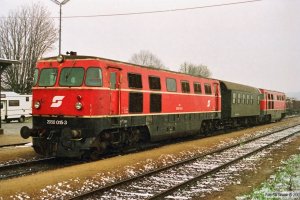 ÖBB 2050 015-3+DGHo 50 81 93-75 140-3+2050 008-8. Niederfladnitz 19.04.1991.