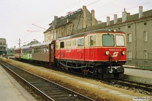 ÖBB 1099 012-5 med Tog 6831. St. Pölten 19.04.1991.