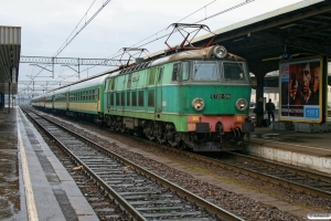 PKP ET22-586 med Tog 48101. Poznań Główny 29.03.2008.