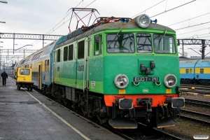 PKP EU07-141 med Tog 77735. Poznań Główny 29.03.2008.