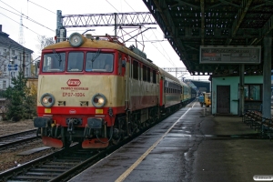 PKP EP07-1004 med Tog 56104. Poznań Główny 29.03.2008.