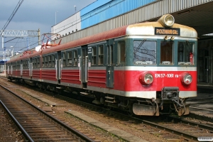 PKP EN57-1061 med Tog 87440. Poznań Główny 29.03.2008.