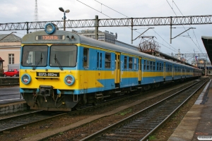 PKP EN57-1098+ED72-002 med Tog 7528. Poznań Główny 29.03.2008.