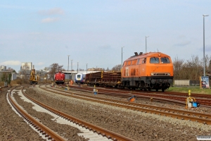 BBL 19 (ex. DB 215 015) og WFL 203 114-4. Husum Nord 01.04.2017.