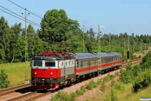 TÅGAB Rc6 1325 med RST 17001. Öxnered - Trollhättan 09.06.2014.