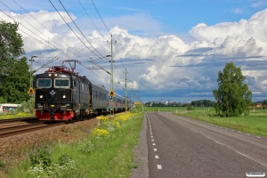 SJ Rc6 1361+7 vogne+Rc6 1382 som RST 821. Uppsala - Säby 09.06.2013.
