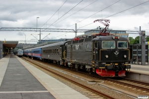 SJ Rc6 1361 forrest i RST 845 og SL X60 6030 som RST 2245. Uppsala 09.06.2013.