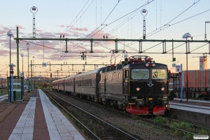 SJ Rc6 1389 med RST 28. Borlänge 11.06.2013.