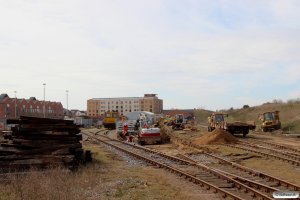 Spor 37 - og sporskiftet til spor 38 - er fjernet, og der graves ud til nyt spor. Odense 09.04.2015.