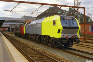 DSB ME 1529+Siemens ME 26-06 (ex. NSB Di6.666) som M 6324 Arg-Gb. Odense 11.04.2000.