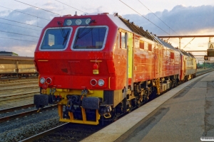 DSB ME 1517+Siemens ME 26-08 (ex. NSB Di6.668) som M 8361 Gb-Ar. Odense 18.05.2000.