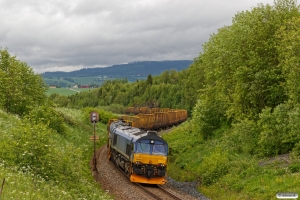 BRLL T66 404+T66 403 med Gt 5752 (Skogn-Trondheim S). Skogn - Ronglan 12.06.2017.