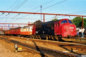 DSB MX 1043+VLTJ ML 12 (nedbrudt)+Bg 095+VLTJ M 6 som P 8668 Od-Re. Odense 18.07.1990.