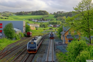 NSB BM 9207+BS 9257 som Pt 453 (Trondheim S-Steinkjer) og BS 9259+BM 9209 som Pt 450 (Steinkjer-Trondheim S). Ranheim 10.06.2015.