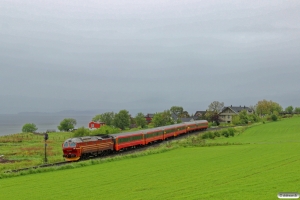 NSB Di4.654 med Pt 476 (Bodø-Trondheim S). Sjølyst - Ranheim 11.06.2015.