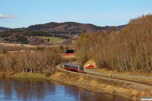 NSB BM 9202+BS 9282 som Pt 383 (Søberg-Storlien). Hell - Hegra 04.05.2016.