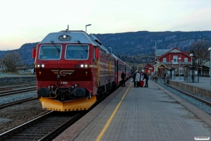 NSB Di4.654 med Pt 472 (Bodø-Trondheim S). Stjørdal 04.05.2016.