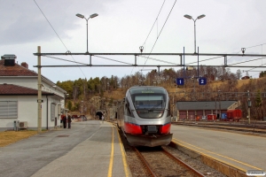 NSB BCM 93.53+BM 93.03 som Pt 2351 (Dombås-Åndalsnes). Dombås 06.05.2016.