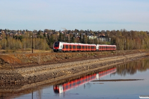 NSB BMa 74128+BMa 74129 som Pt 323 (Drammen-Lillehammar). Hamar 06.05.2016.