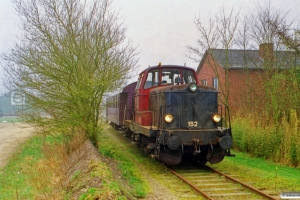 DSB MT 152+CLE 1672. Km 1,1 Sj (Skjern-Kongsholm) 05.04.1999.