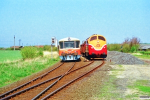 VLTJ Ym 13+Ys 13 som Tog 15 Lmv-Thb og MX 26 med G 974 Røn-Lmv. Klinkby 11.05.1994.