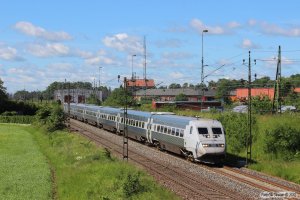 SJ UB2X 2512+5 vogne+SJ X2 2027 som RST 426. Falköping 12.06.2014.